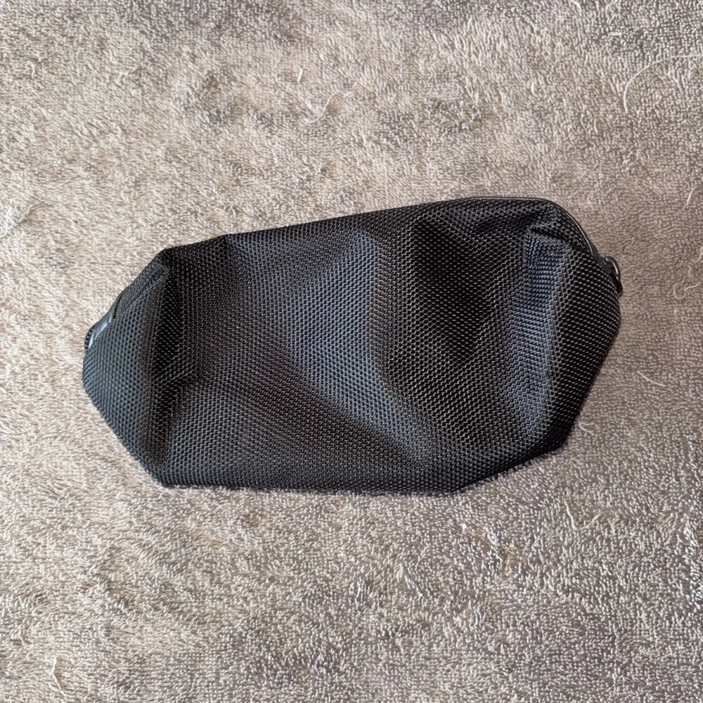 Tumi 2-piece toiletry bags Delta Airlines